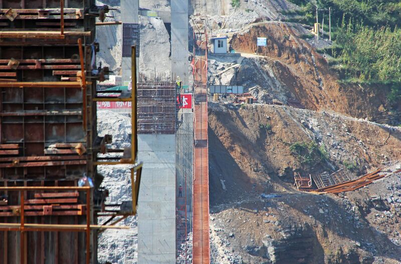 File:ZongqiheFootbridge&Slope.jpg