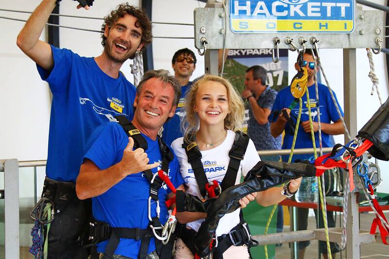 File:AJ&GirlImageBySkyBridgeAJHackett.jpg