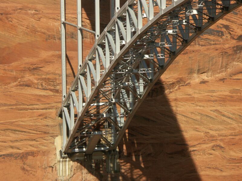 File:GlenCanyonDamBridge110.jpg