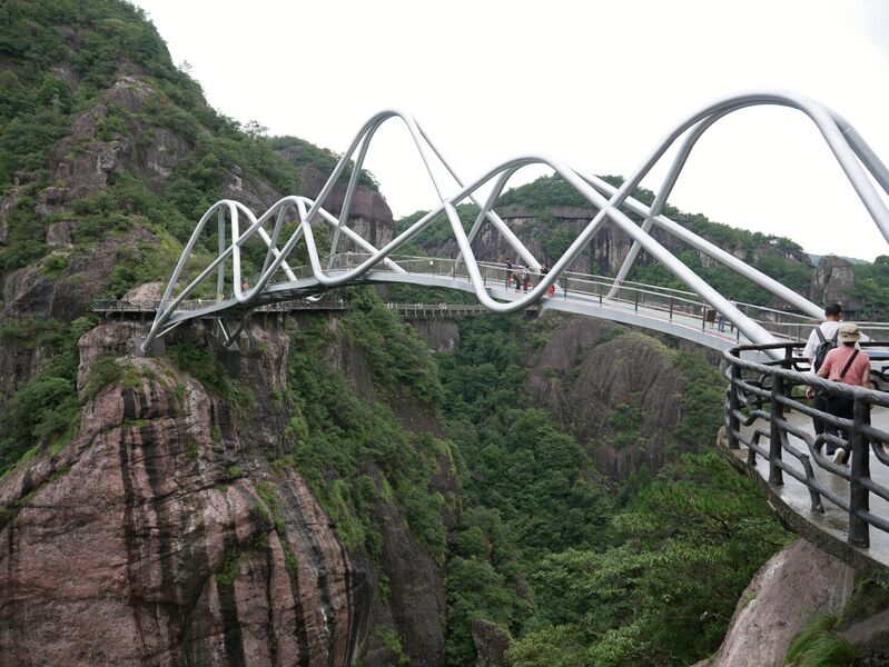 File:WolongFootbridge11.JPG