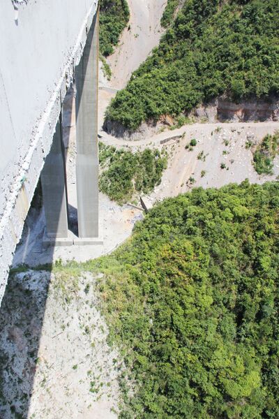 File:ZhangjiadongBridge2SlopePier.jpg