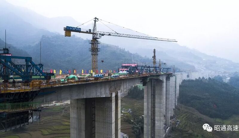 File:Zhaxi Changzheng1PiersLineup.jpg