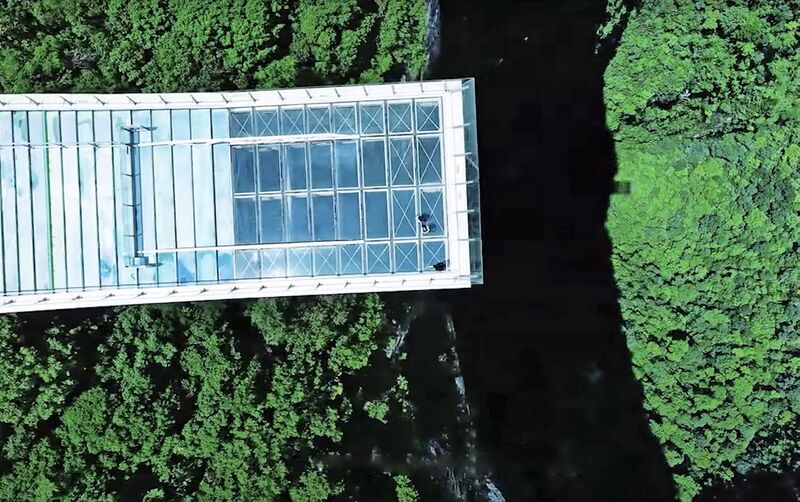 File:Dashiwei Tiankeng GlassDownView.jpg