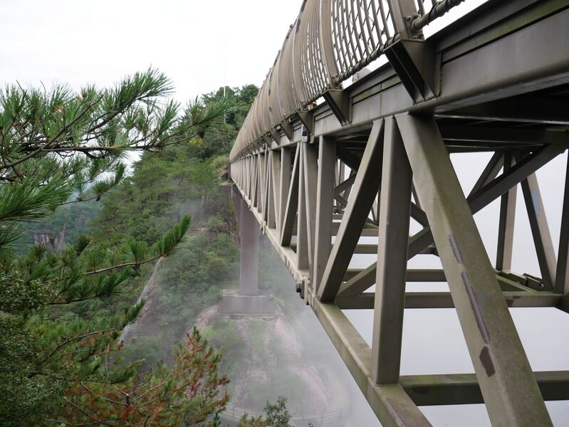 File:HongmengFootbridge10.JPG