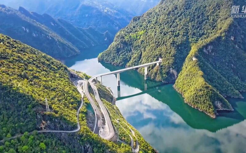File:Lianghekou Bridge Hefeng2.jpg