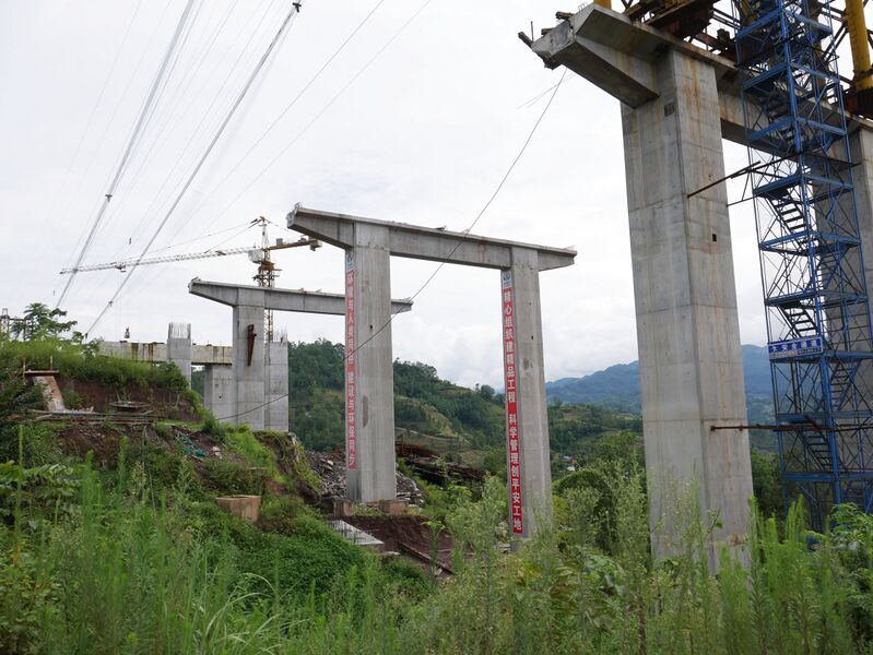 File:SubaApproachPiers.JPG