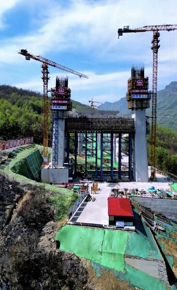 File:TianmenCranesCliffEdge.jpg