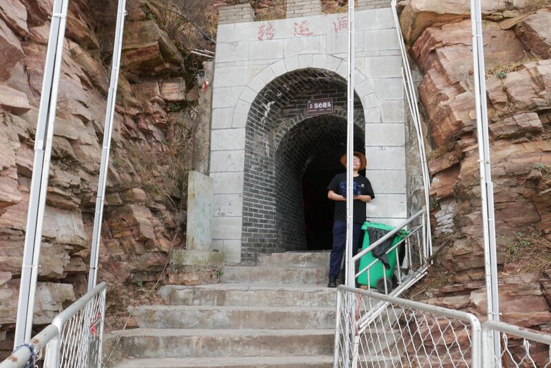 File:WudangshanFootbridgeTunnel.JPG