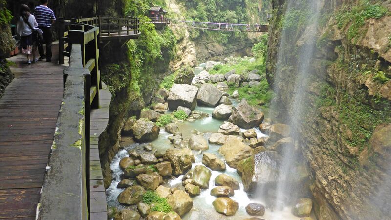 File:44EnshiGrandCanyonWaterfallViewByFilmer.jpg