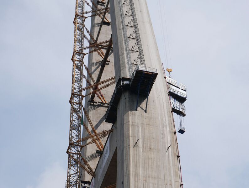 File:JinshajiangXinshiTowerElevator.JPG