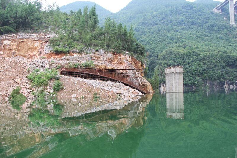 File:MashuiheViaductSwingArchForm.jpg