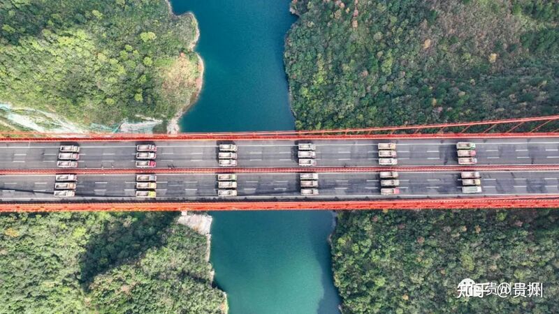 File:YangbaoshanTrucksDown.jpg