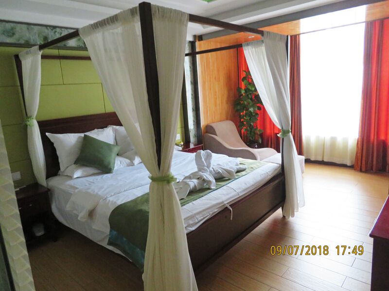 File:437WulongHotelByJohnFilmer.JPG