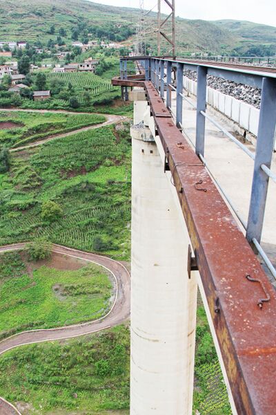 File:HuatupoRailwayLookingSouth.jpg