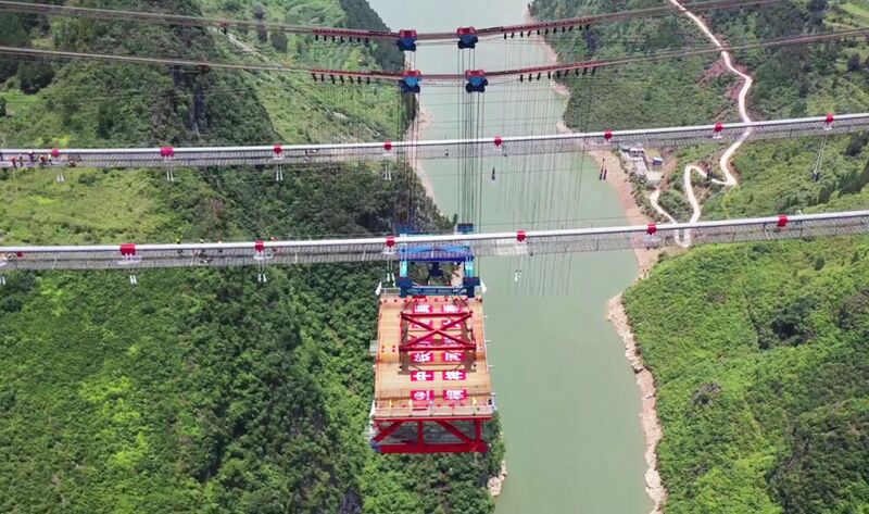 File:TongziheBridgeJinrentongTrussRedMove.jpg
