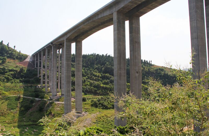 File:UnknownFengfu4BridgeSidePiers.jpg