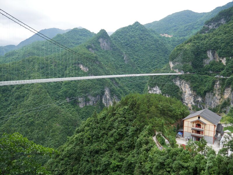 File:Yundingfeidu Glass Footbridge37.JPG