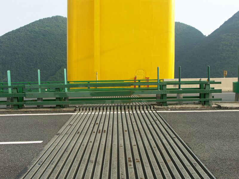 File:SiduheExpansionJoint.jpg