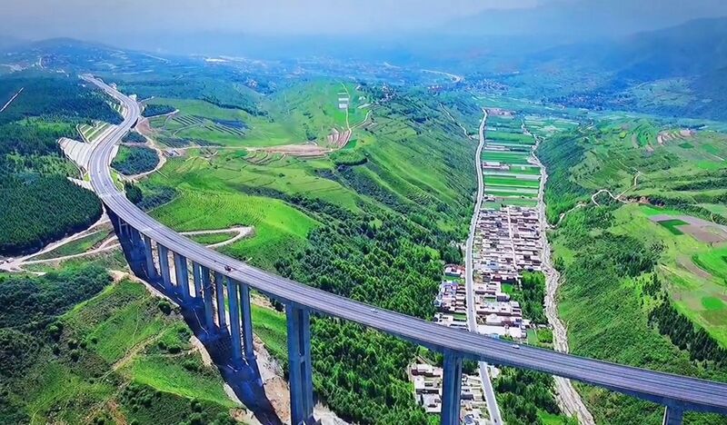 File:Wolonggou BridgeValleyHomes.jpg