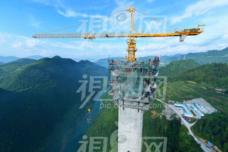 File:ZhongjianheCrane&River.jpg