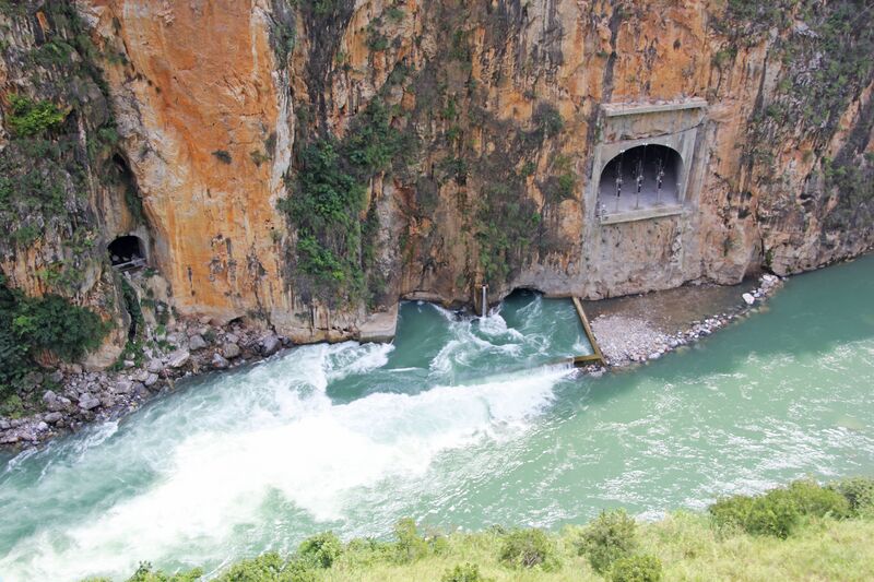 File:BeipanjiangFadeRiverDrop.jpg