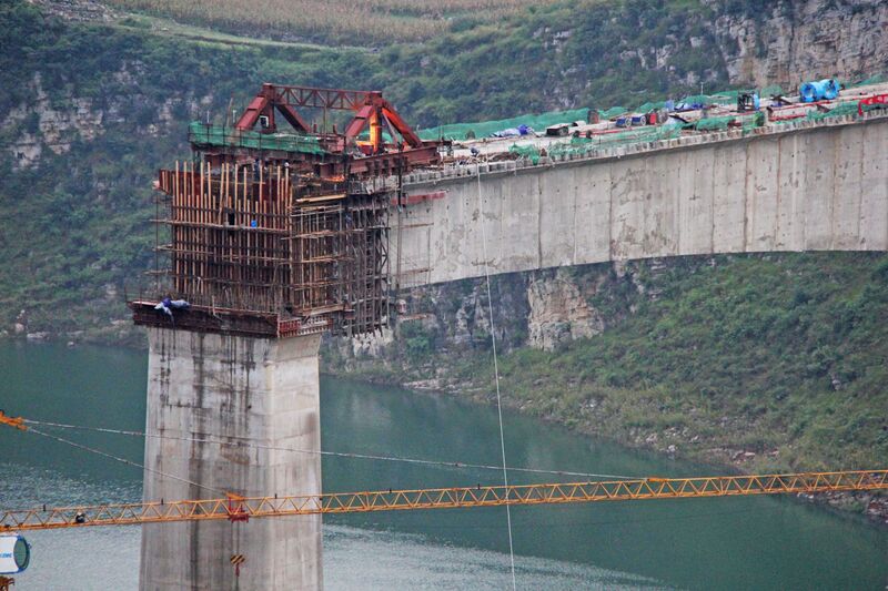 File:JiagaiheRailwayTraveler.jpg