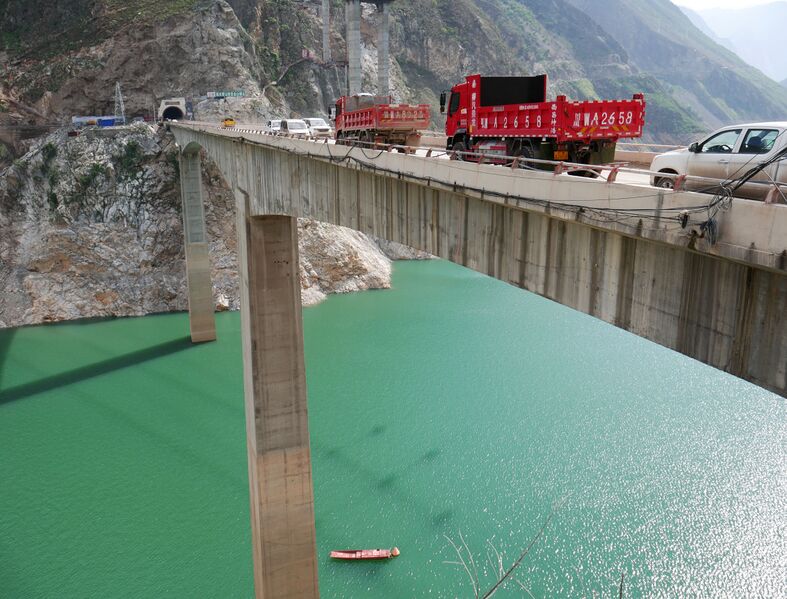 File:LiutongheBeamLake.JPG