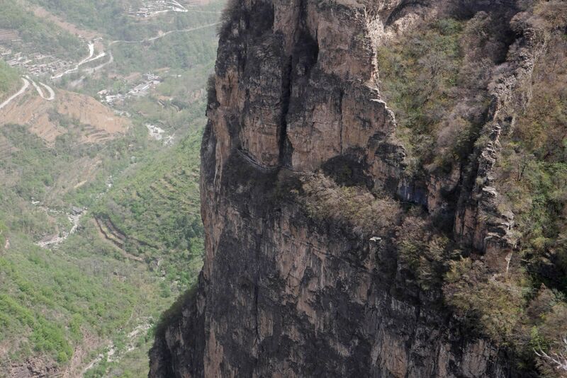 File:Tianjishan CliffwalkAbandoned.JPG