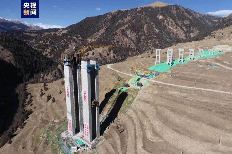File:ZhamaoheOpenSlope.jpg