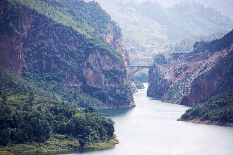 File:LiangfengyanLonglensView.jpg