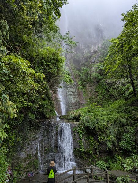 File:Qingjiang FangshanWaterfallClouds.jpg
