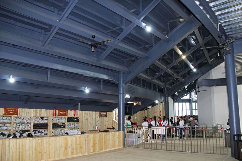 File:9ZhangjiajieStadiumByEric.jpg