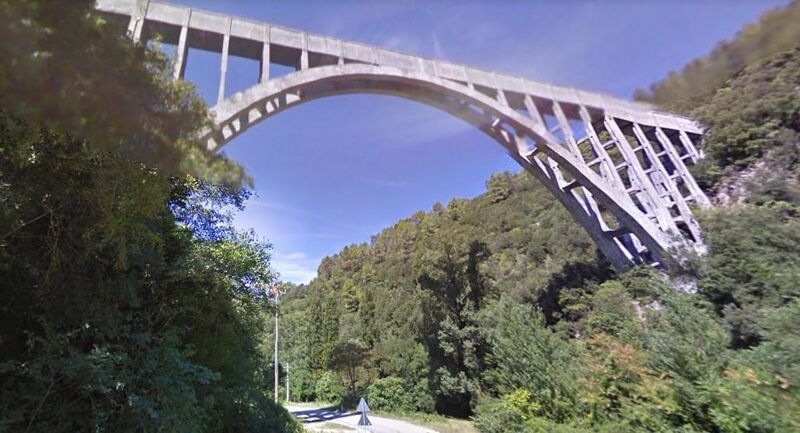 File:ArroneBungyArch.jpg