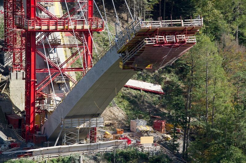 File:141006-Pfafers-der-Bogen-wachst.jpg