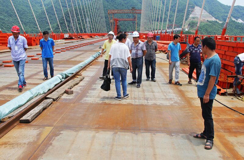 File:BeipanjiangDugeDeck&Workers.jpg