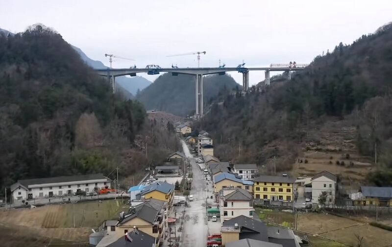File:Maoping Bridge YilaiSide.jpg