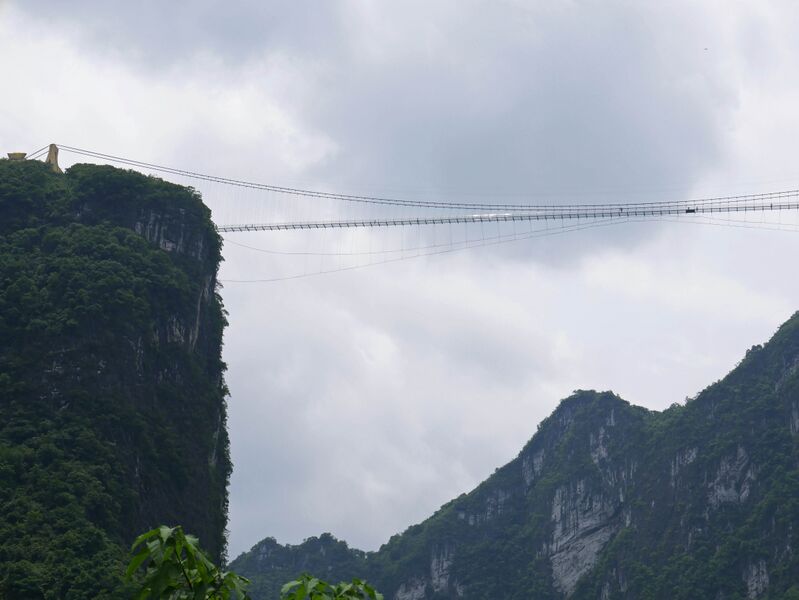 File:TianyunduGlassFootbridge43.JPG