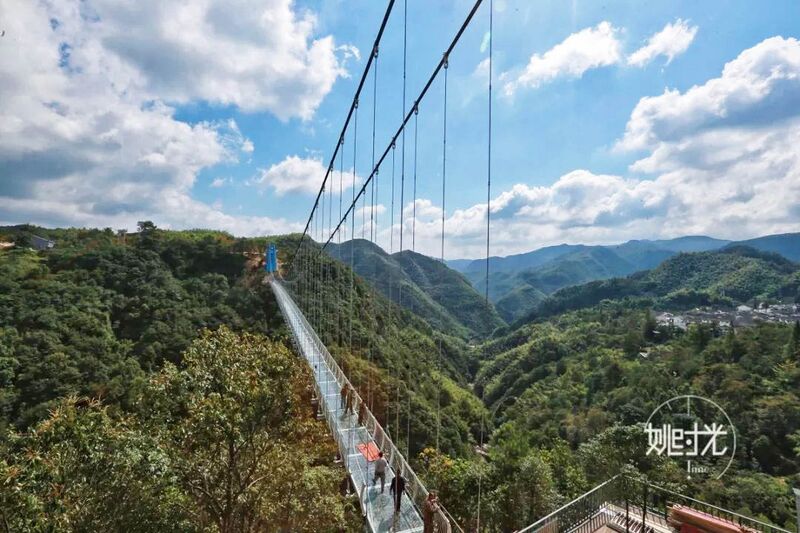 File:Danshanchishui Glass Suspenders.jpeg