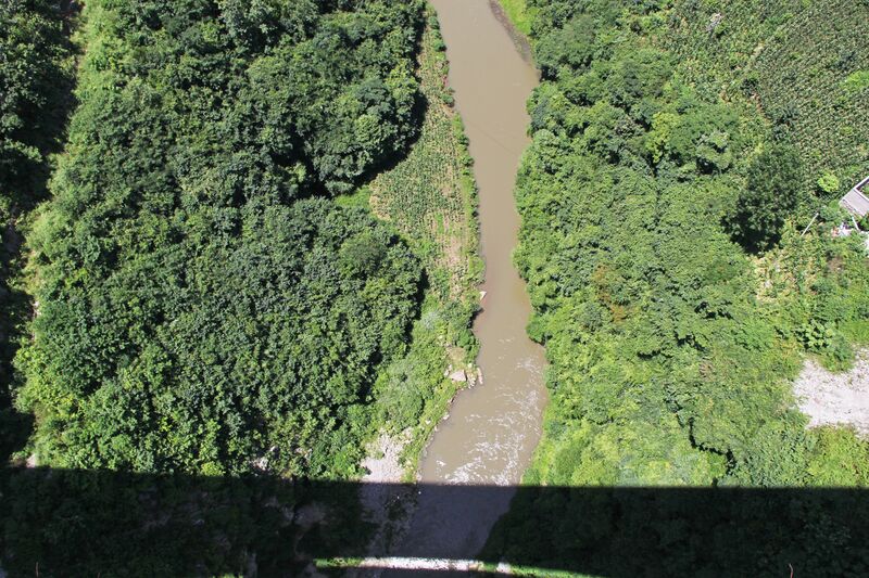 File:DinaheNewRoad137mtrH.JPG
