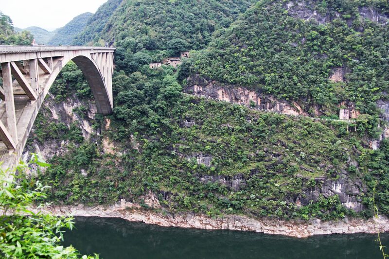 File:JiangjieheNew&OldBridge.jpg
