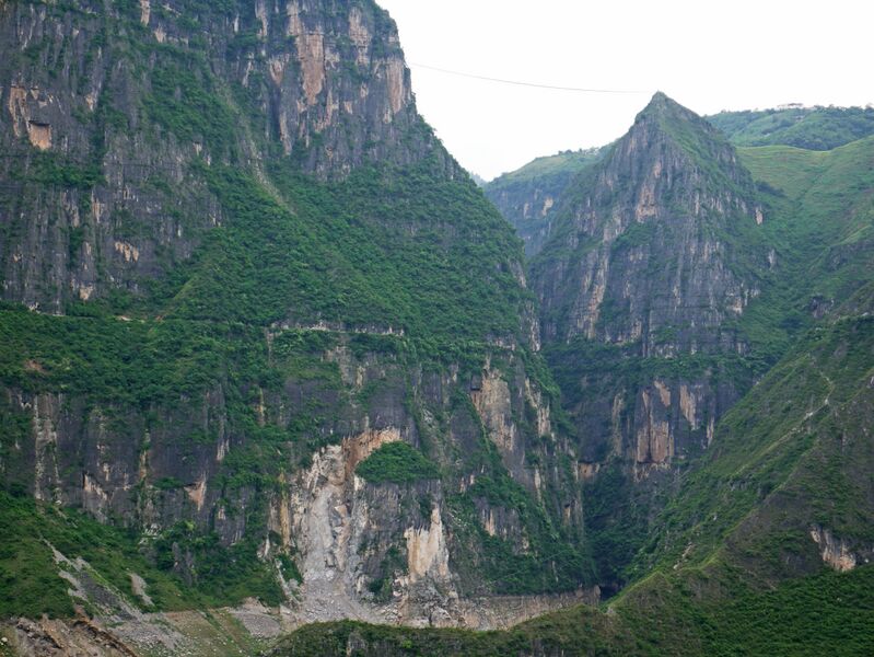 File:WujiaoPipelineWhiteSky.JPG