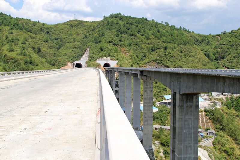 File:QingpingTunnel&Deck.jpg