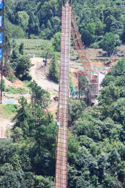 File:ZhangjiajieGlassBridgeEarlySeptemberCatwalk.jpg
