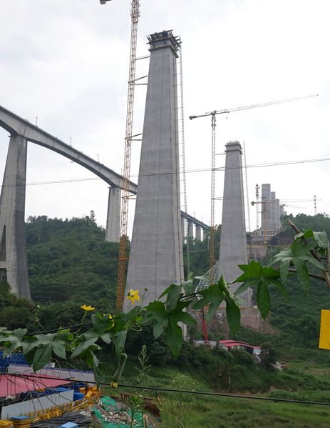 File:Caijiagou RailwayYuwanCompletedPiers5.JPG