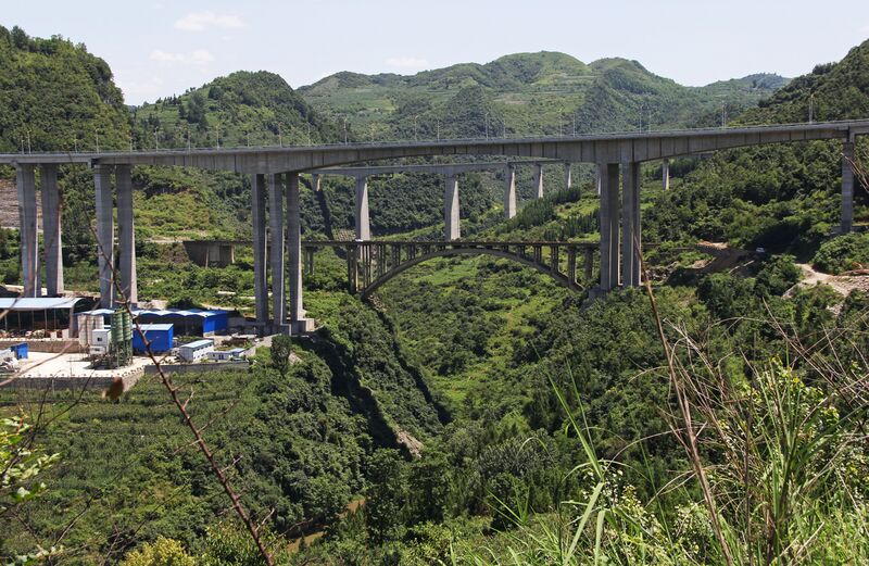 File:DinaheNewRoadLonglens2.JPG
