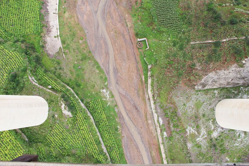 File:HuatupoRailwayValleyFloor.jpg