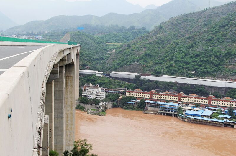 File:JinshajiangQinglongshanRailing.jpg