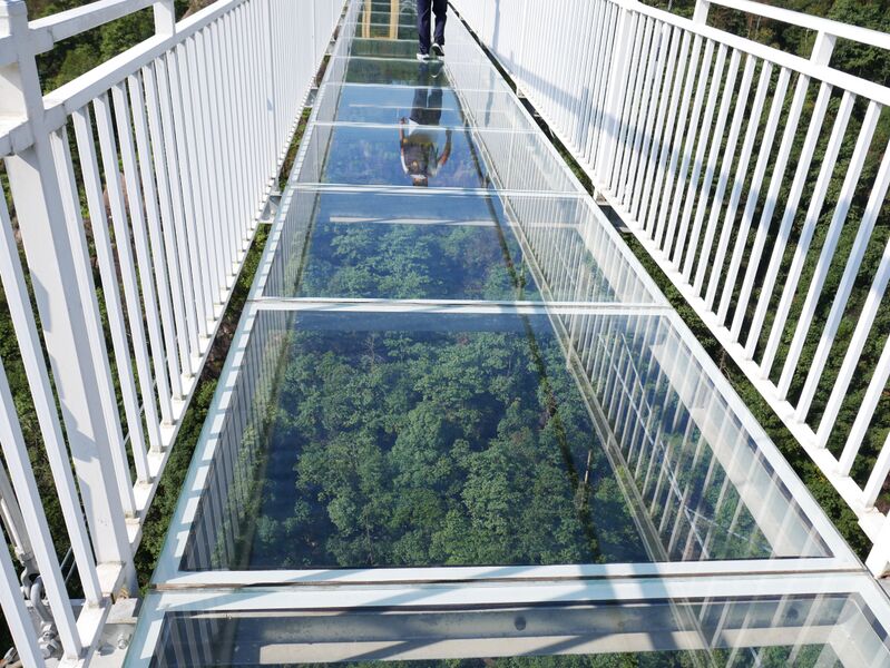 File:LongchuanxiaFootbridgePanels.JPG
