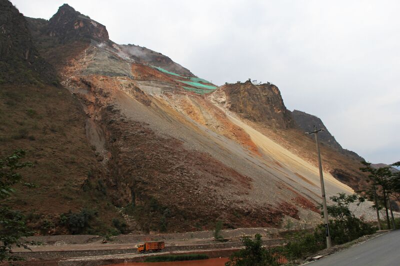 File:LvzhijiangSlope2019Close.JPG