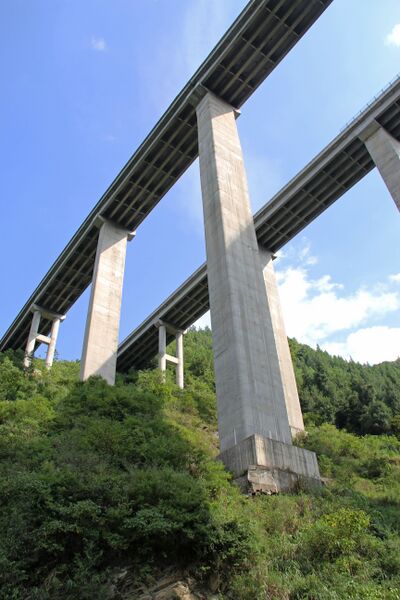 File:MaheWestSidePiers.JPG